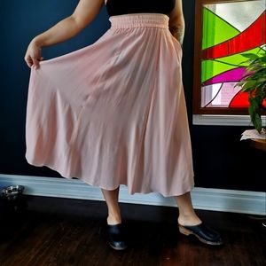 ✨vintage✨ 100% silk midi skirt with pockets!